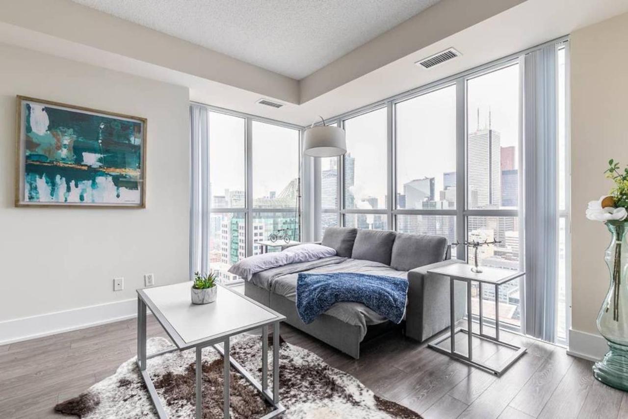Вілла Stunning Views Of Downtown - Luxury High Rise With King Bed! Торонто Екстер'єр фото
