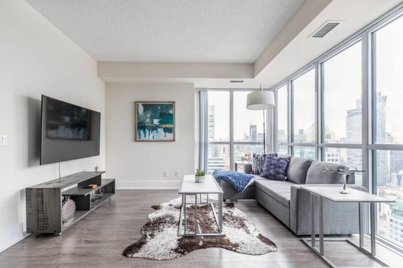 Вілла Stunning Views Of Downtown - Luxury High Rise With King Bed! Торонто Екстер'єр фото