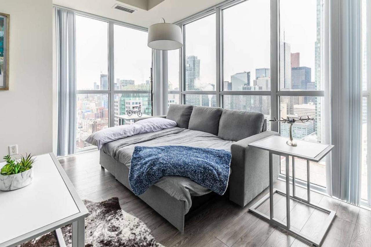 Вілла Stunning Views Of Downtown - Luxury High Rise With King Bed! Торонто Екстер'єр фото