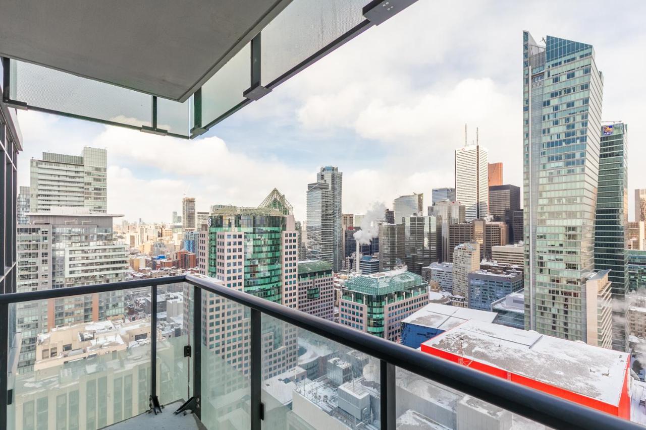 Вілла Stunning Views Of Downtown - Luxury High Rise With King Bed! Торонто Екстер'єр фото